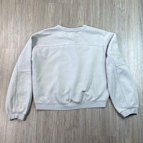 Vintage Cropped Sweatshirt Perfect For Layering - Picture 2 of 5